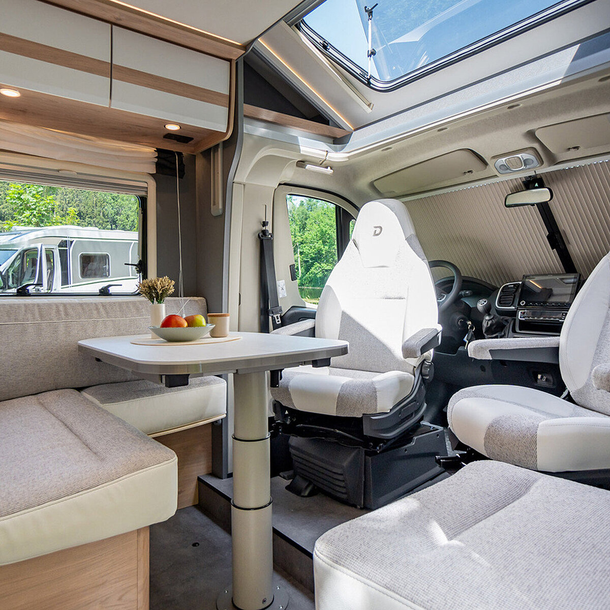 Dethleffs Sondermodell Just Camp Active 2025 Inneneinrichtung Sitzecke Fahrerhaus