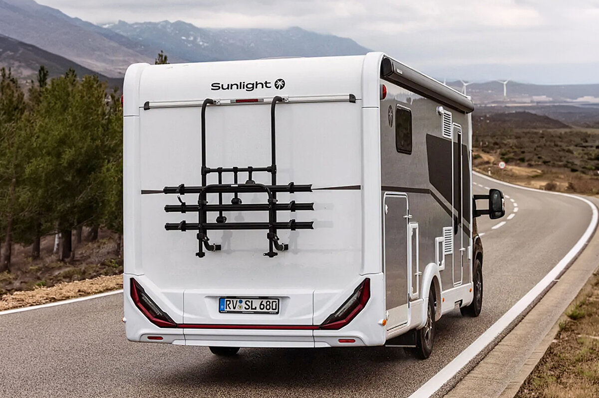 Die Rückseite eines Wohnmobils von Sunlight.